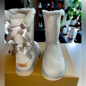 Never worn Bailey bow 2 UGGs